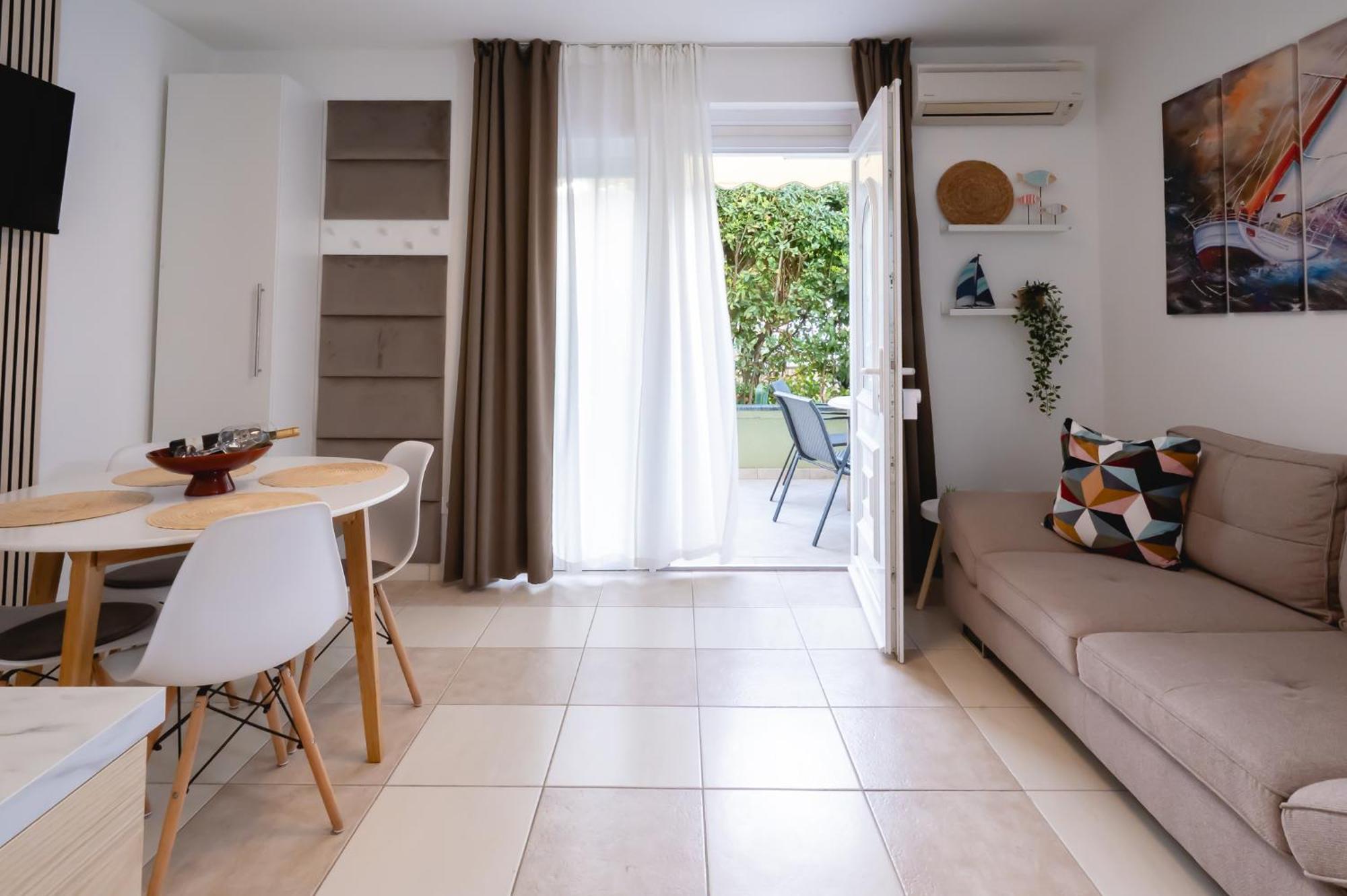 Locus Apartments ペトルチャネ エクステリア 写真
